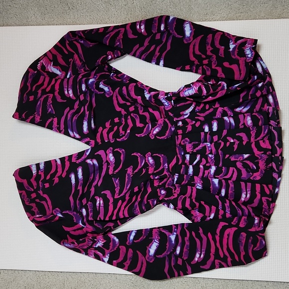 Kardashian Kollection wrap style pleated peplum animal print top Size-XS - Picture 1 of 7